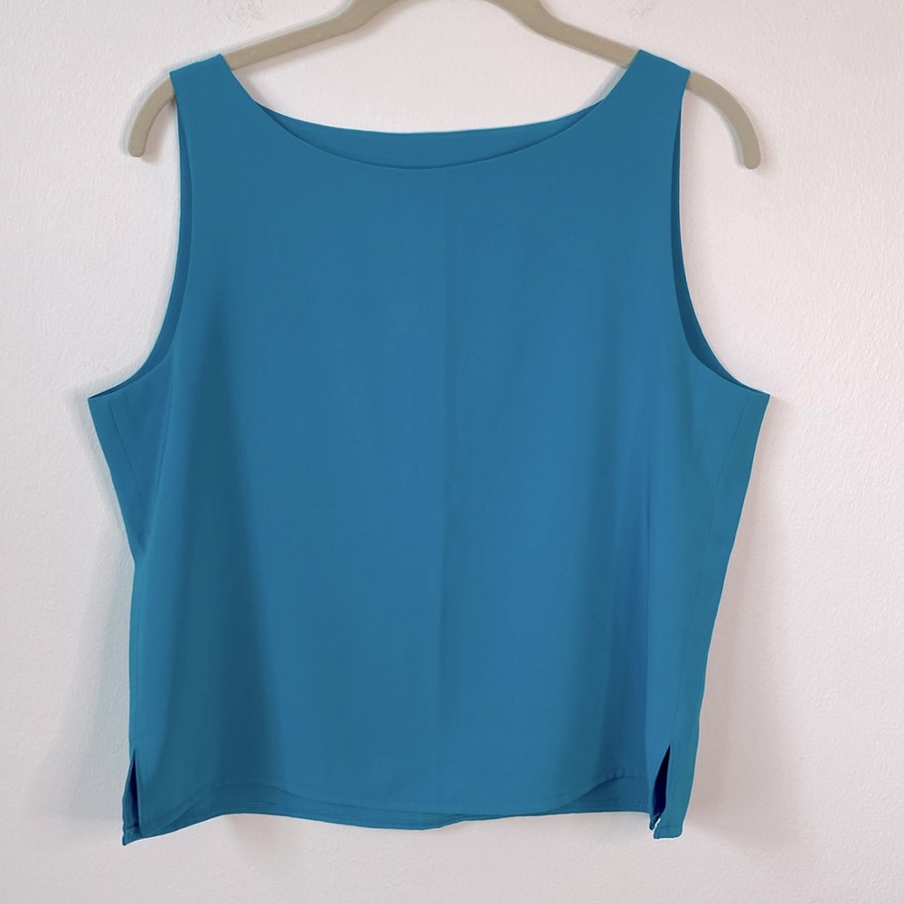 Mack and Mack Clothing of Greensboro NC Teal women’s top travel fabric Size M
